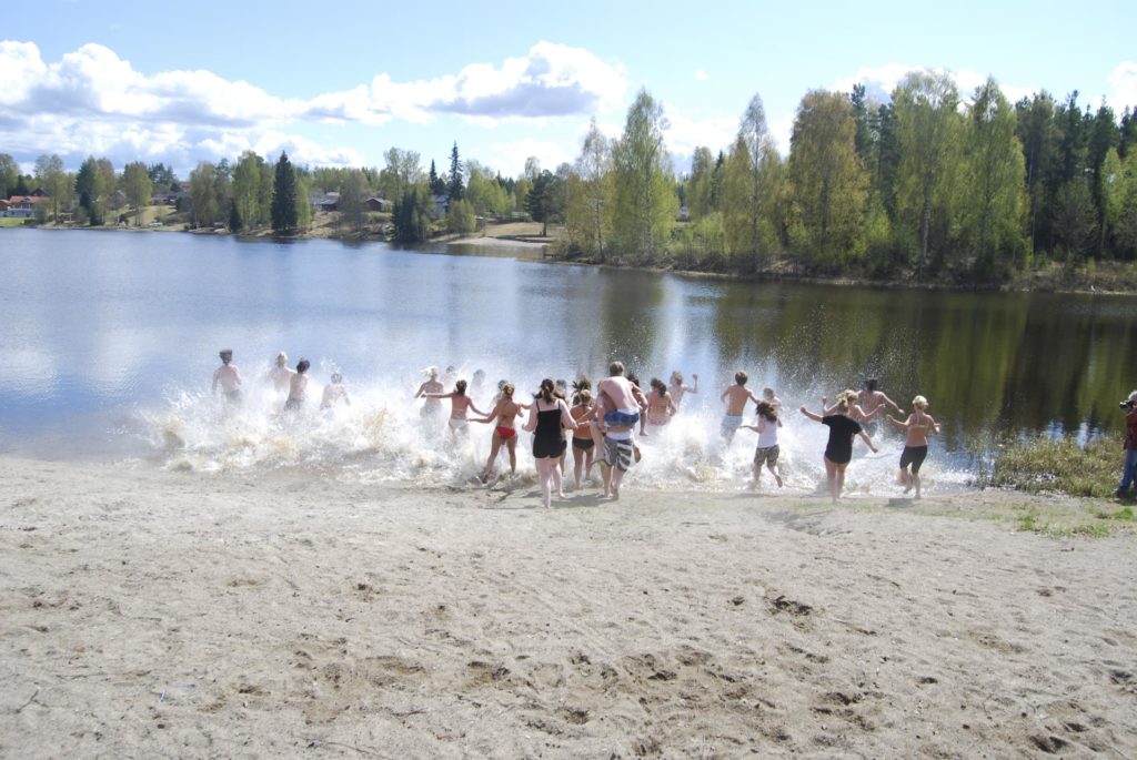 Group bathing in Sagtjernet