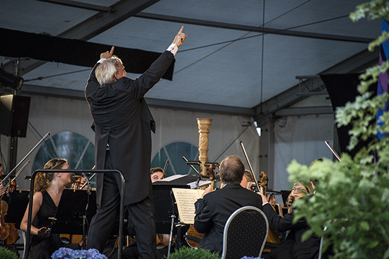 Conductor on stage in Sagtjernet Amfi