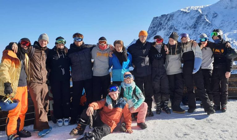 Gruppebilde i alpefjell