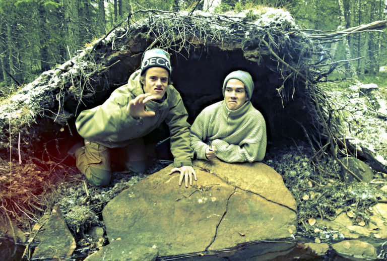 To unge menn under veltet trerot